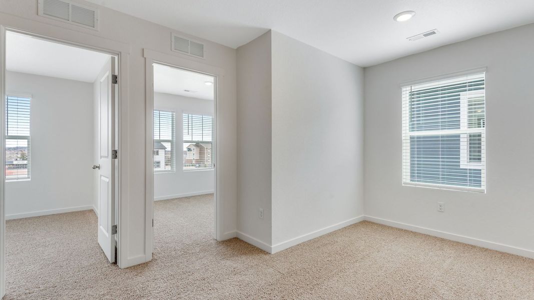 Spacious, unfurnished interior of a new home in Ellston Park, Colorado Springs (Image 19).