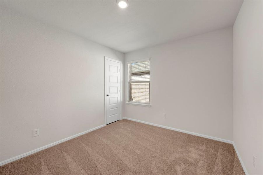 Spacious, unfurnished interior of a new home in Mobberly Farms, Pilot Point (Image 28).