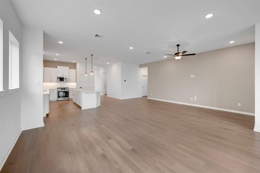 Spacious, unfurnished interior of a new home in The Grand Prairie - Retreat Collection, Hockley (Image 40).