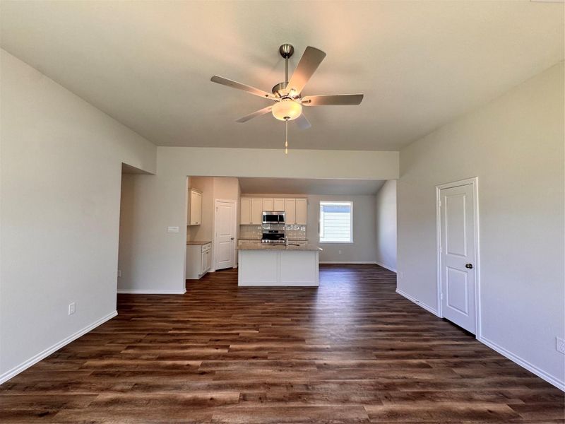 Spacious, unfurnished interior of a new home in Hill & Dale Ranch, Splendora (Image 14).