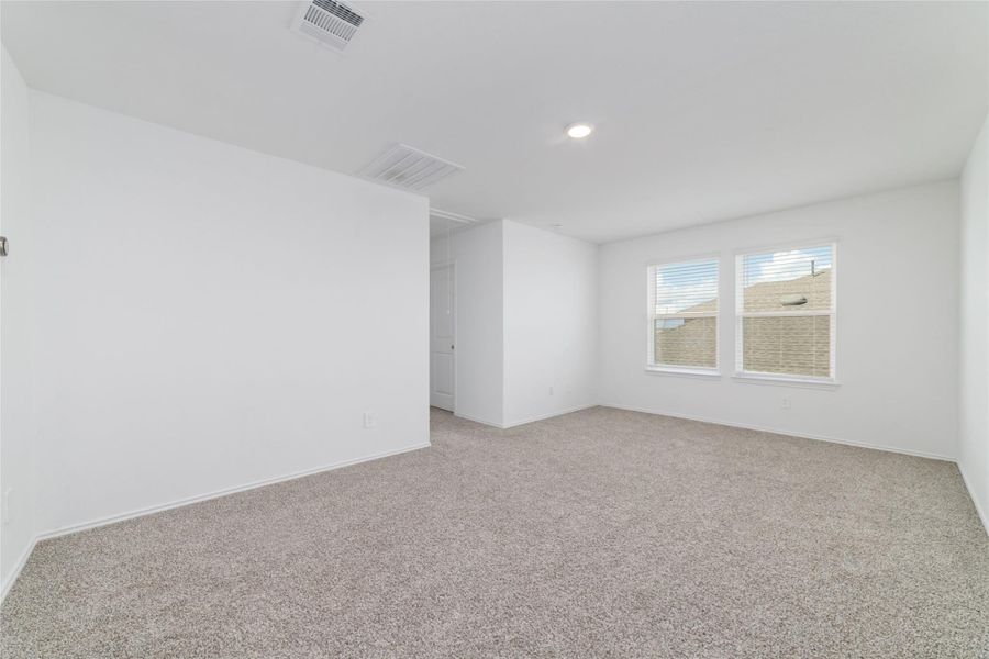 Spacious, unfurnished interior of a new home in Sunterra, Katy (Image 20).