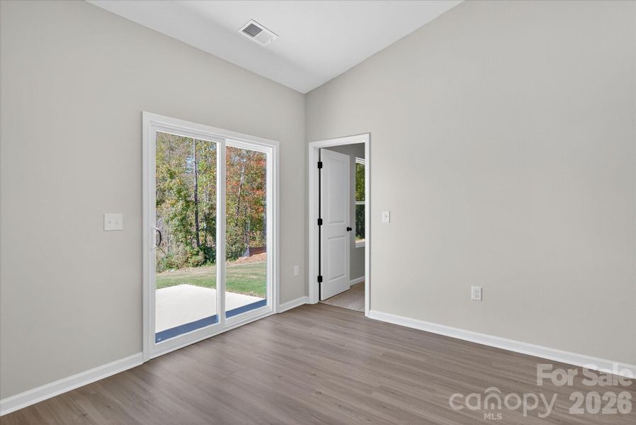 Spacious, unfurnished interior of a new home in Stagecoach Station, Gastonia (Image 19).