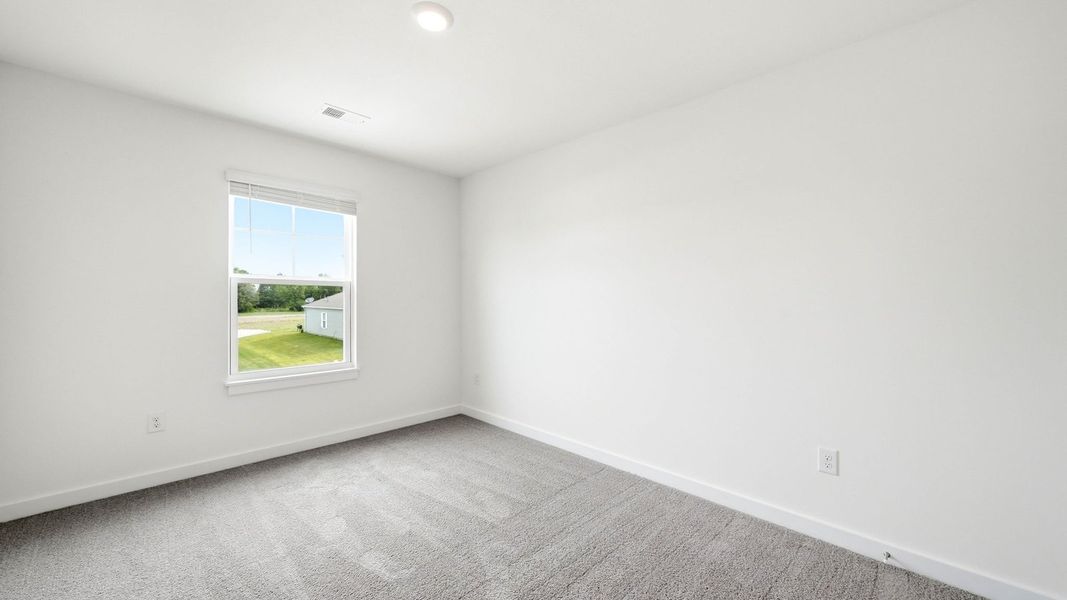 Spacious, unfurnished interior of a new home in Oak Hill, Vonore (Image 25).