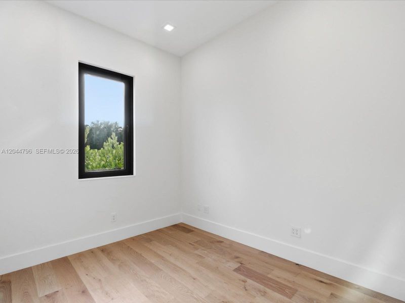 Spacious, unfurnished interior of a new home in , Pompano Beach (Image 40).