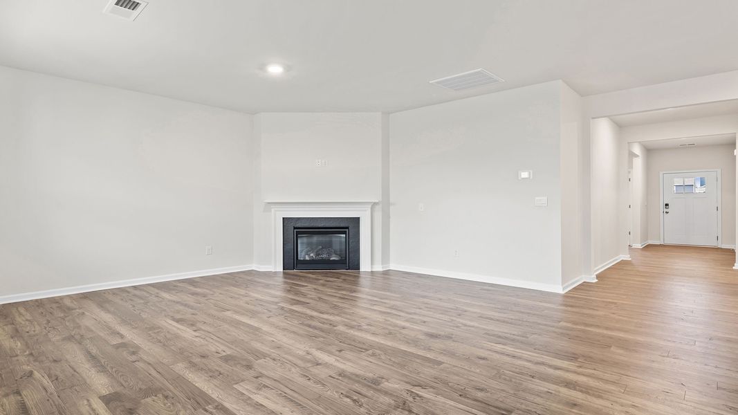 Spacious, unfurnished interior of a new home in Woodglen, Piedmont (Image 20).