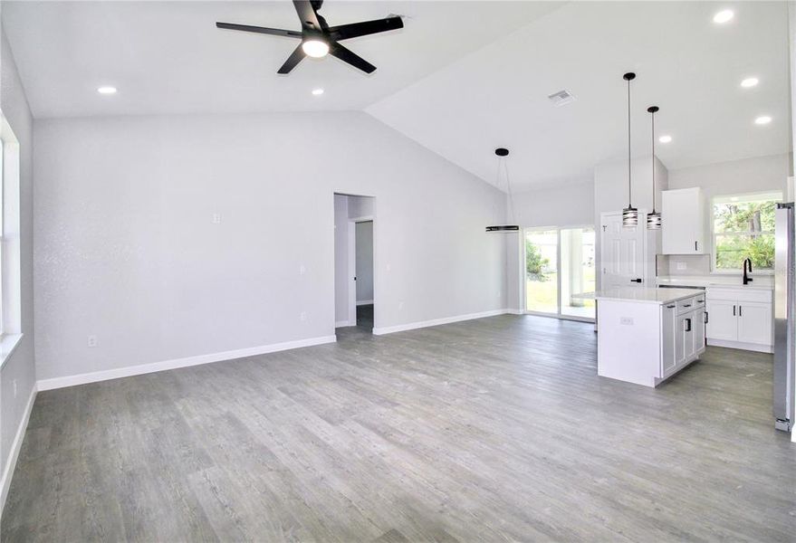 Spacious, unfurnished interior of a new home in , Sebring (Image 17).