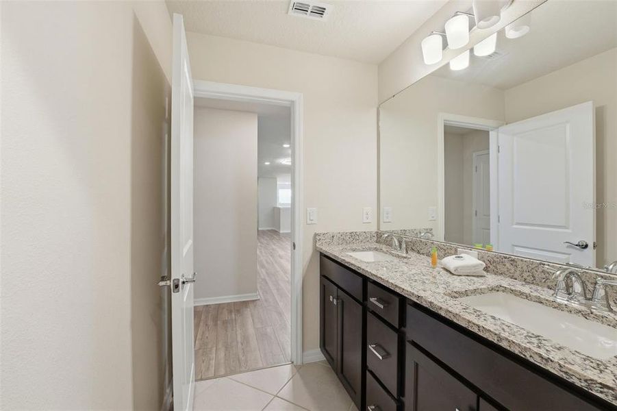 Furnished interior view inside a new home in , Clermont (Image 33).