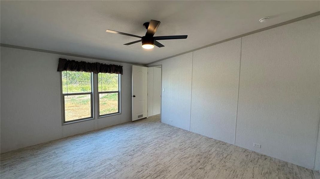 Spacious, unfurnished interior of a new home in , Bridgeport (Image 6).