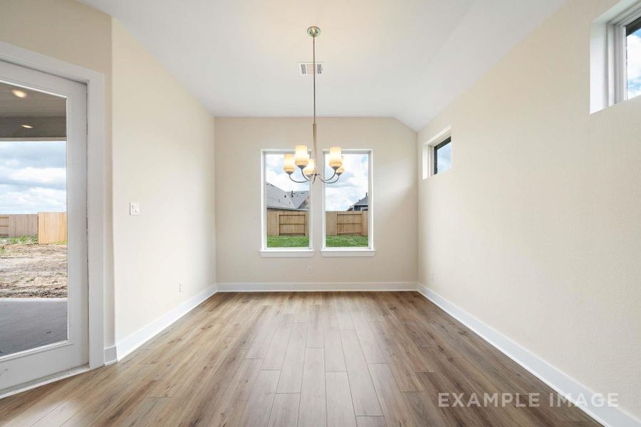 Spacious, unfurnished interior of a new home in Lago Mar, Texas City (Image 14).