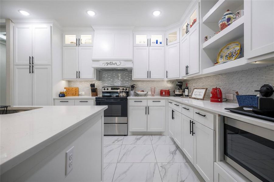 Furnished interior view inside a new home in , Mabank (Image 17).