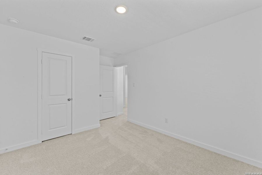 Spacious, unfurnished interior of a new home in Espada, San Antonio (Image 25).