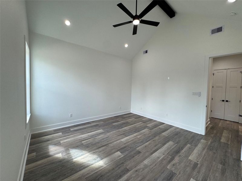 Spacious, unfurnished interior of a new home in , Brookeland (Image 24).