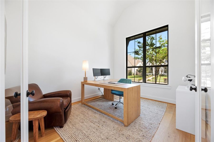 Furnished interior view inside a new home in Sienna, Missouri City (Image 10).