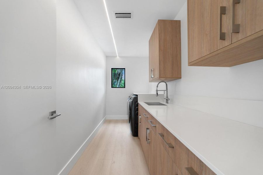 Furnished interior view inside a new home in , Hollywood (Image 36).