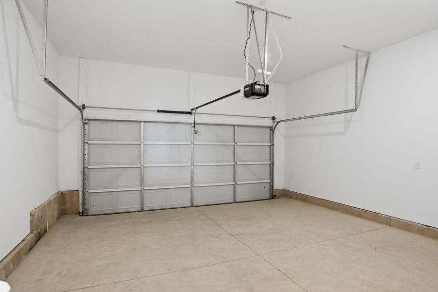 Spacious, unfurnished interior of a new home in Falls Creek, Flowery Branch (Image 23).