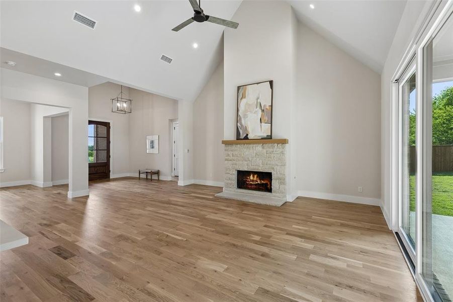 Spacious, unfurnished interior of a new home in , Sherman (Image 24).