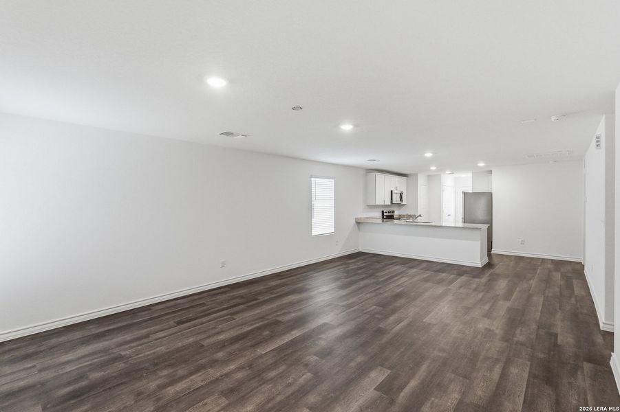 Spacious, unfurnished interior of a new home in Cinco Lakes, San Antonio (Image 17).