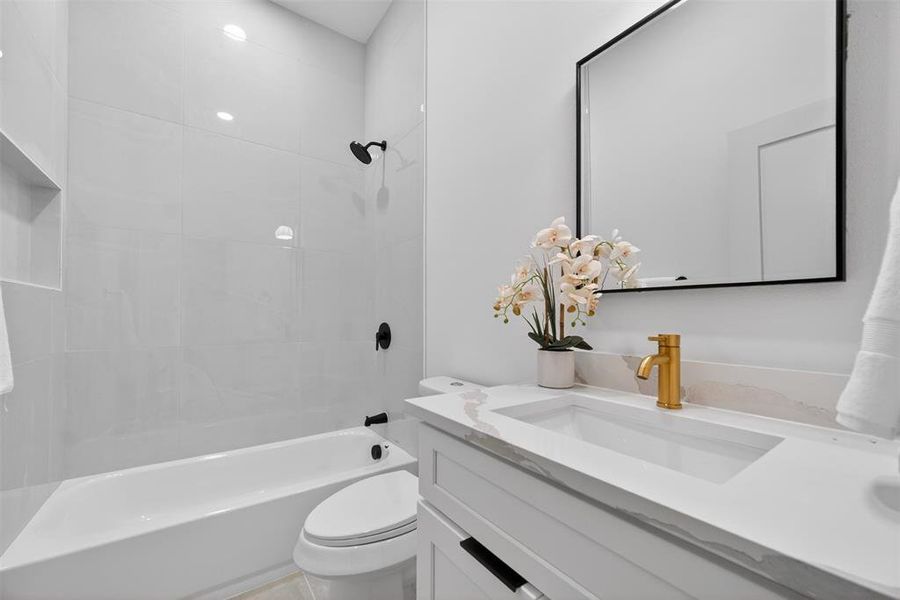 Furnished interior view inside a new home in , Dallas (Image 14).