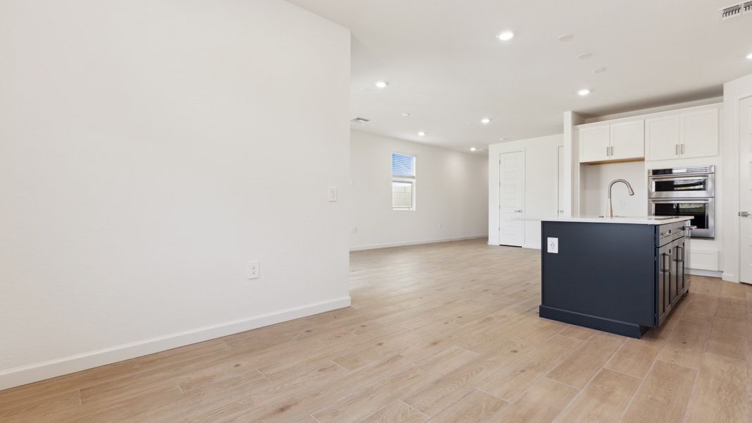 Spacious, unfurnished interior of a new home in Avance, Phoenix (Image 16).
