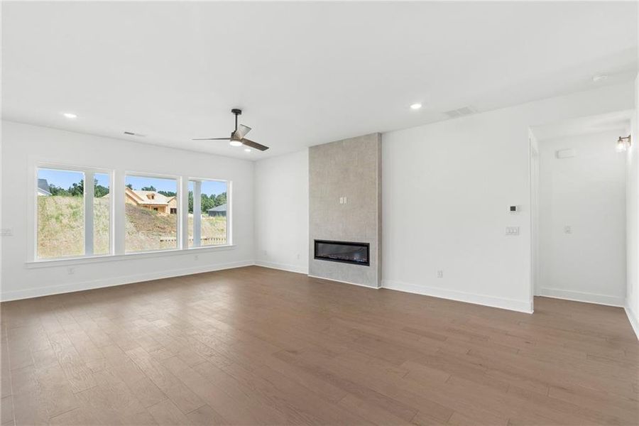 Spacious, unfurnished interior of a new home in Old Mill Preserve, Dallas (Image 22).