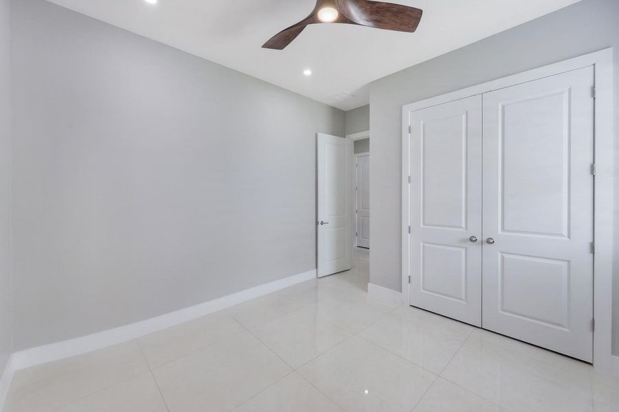 Spacious, unfurnished interior of a new home in , Cape Coral (Image 18).