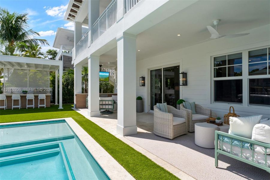Exterior details and patio area of a home in , Tavernier (Image 25).