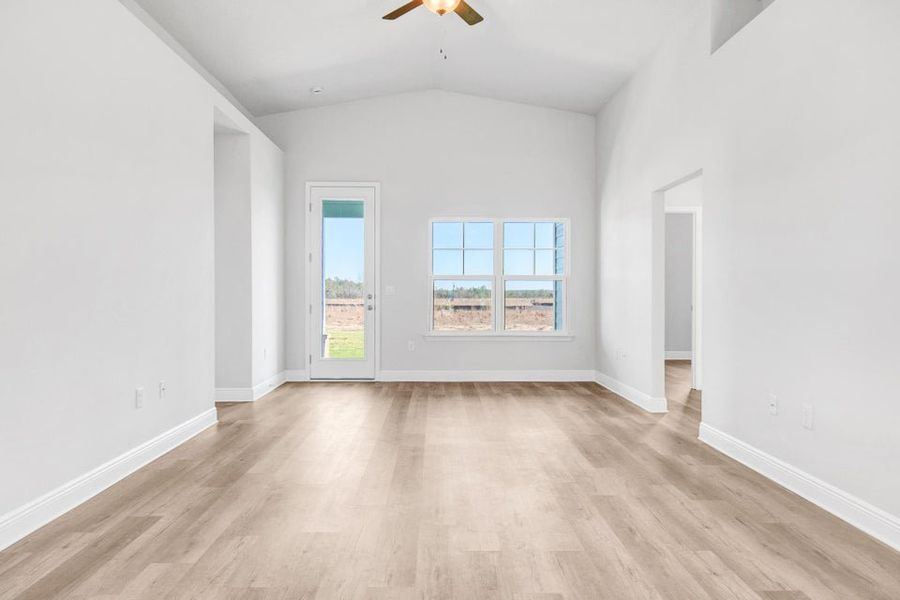 Spacious, unfurnished interior of a new home in The Bluffs at Lafayette, Freeport (Image 12).