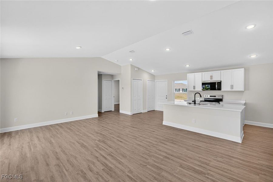 Spacious, unfurnished interior of a new home in Cape Coral, Cape Coral (Image 15).