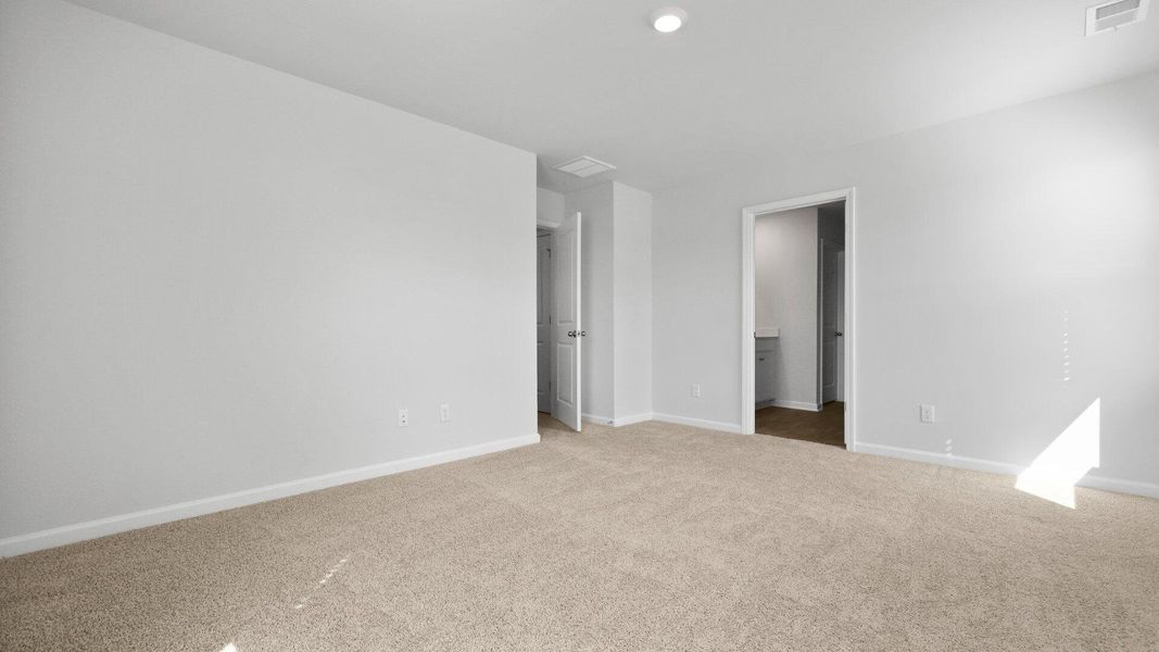 Spacious, unfurnished interior of a new home in , Summerville (Image 18).