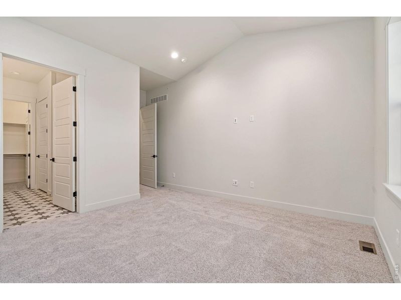 Spacious, unfurnished interior of a new home in Villa Collection, Fort Collins (Image 12).