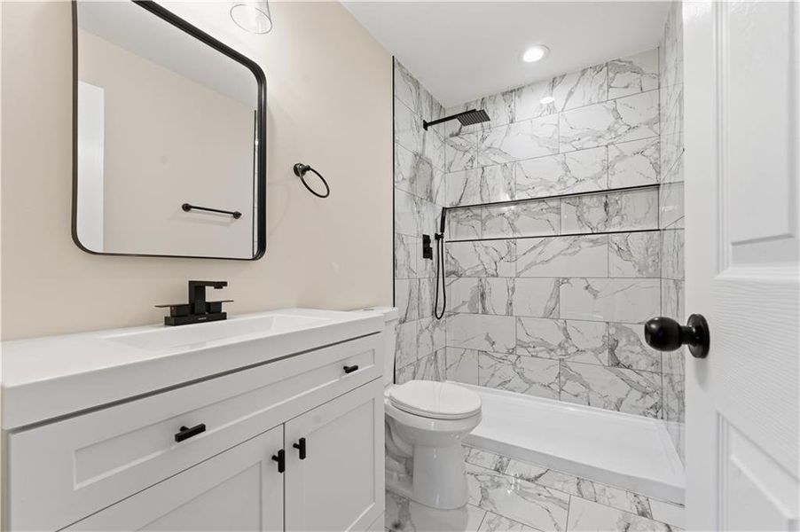 Furnished interior view inside a new home in , Cartersville (Image 11).