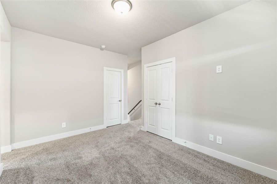 Spacious, unfurnished interior of a new home in Laurel Landing, Alvin (Image 17).