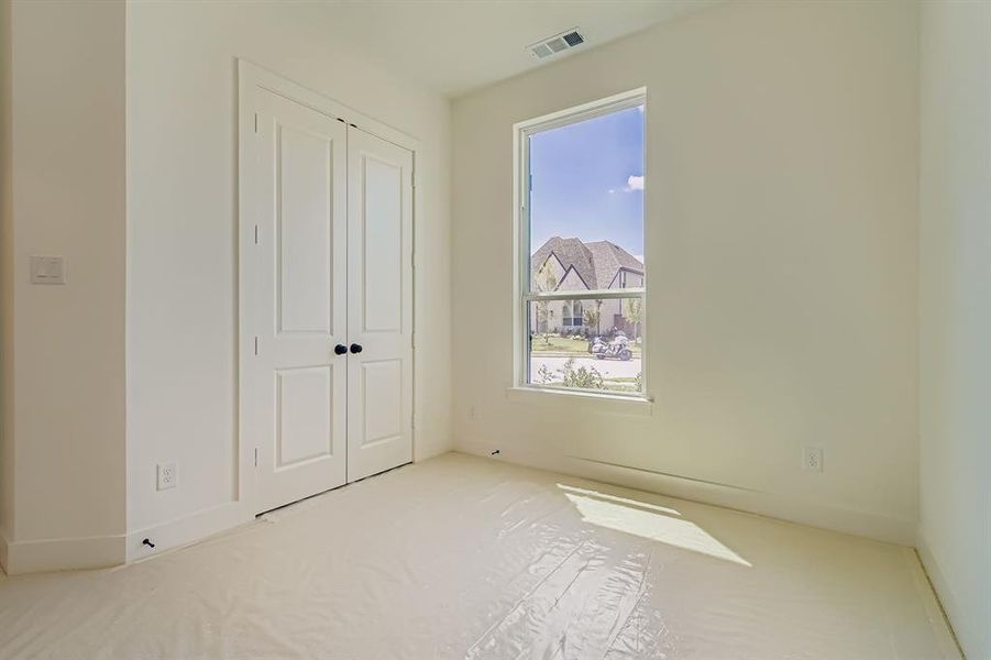 Spacious, unfurnished interior of a new home in Star Trail - 55s, Prosper (Image 14). Spacious, unfurnished interior of a new home in Star Trail - 55s, Prosper (Image 14).