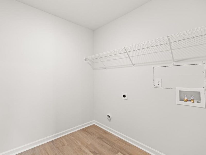 Spacious, unfurnished interior of a new home in Oakleigh Glen, Dallas (Image 21).