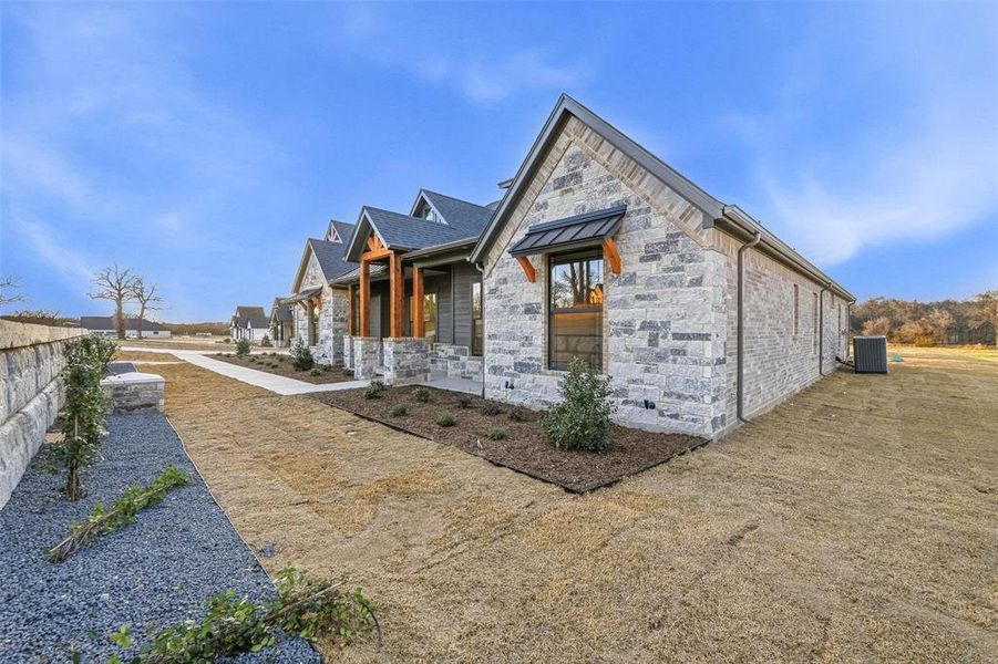 Exterior details and patio area of a home in , Decatur (Image 3).