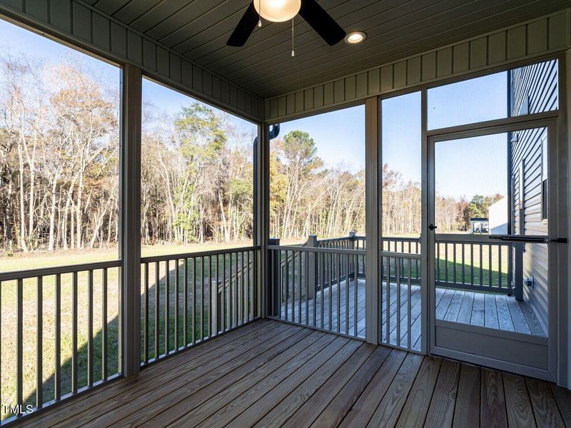 040-1280x960-screened-porch