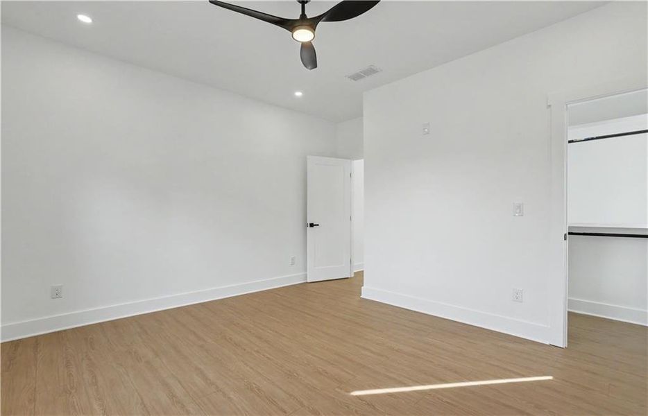 Spacious, unfurnished interior of a new home in , Gainesville (Image 33).