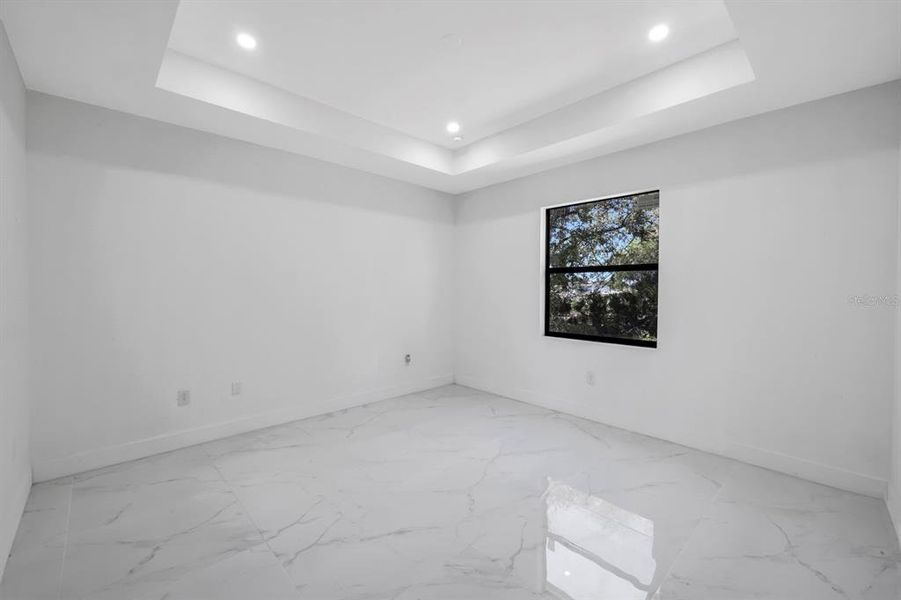 Spacious, unfurnished interior of a new home in , Lehigh Acres (Image 11).