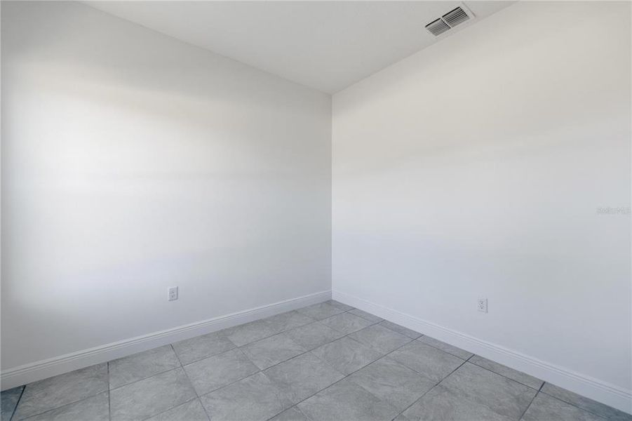 Spacious, unfurnished interior of a new home in , Citrus Springs (Image 10).