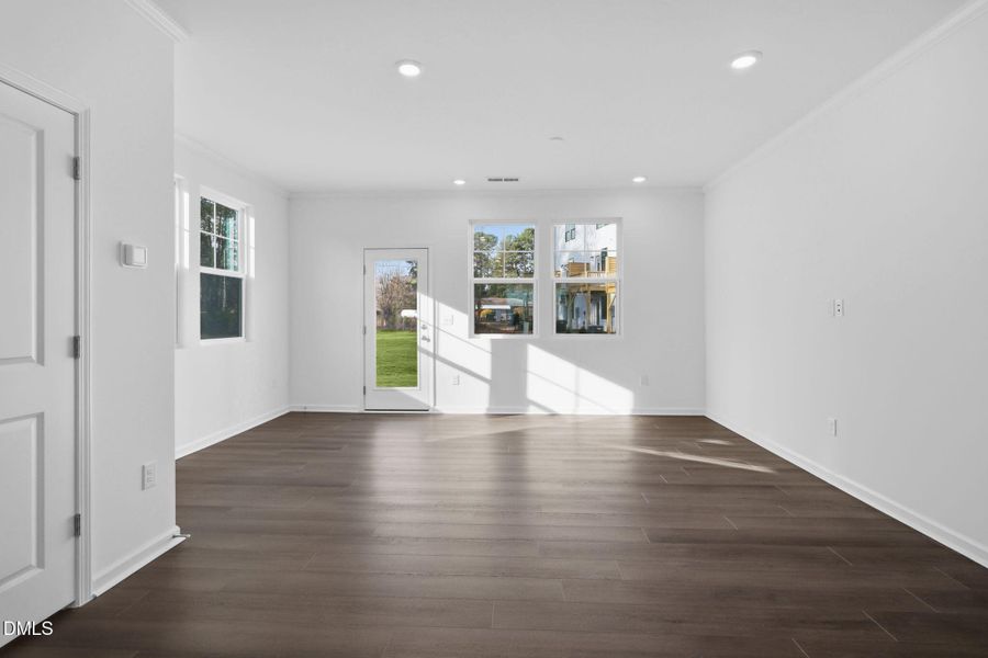 SUN_ElmGrove_Pic_Jackson_QMI_21_Dining_2 SUN_ElmGrove_Pic_Jackson_QMI_21_Dining_2