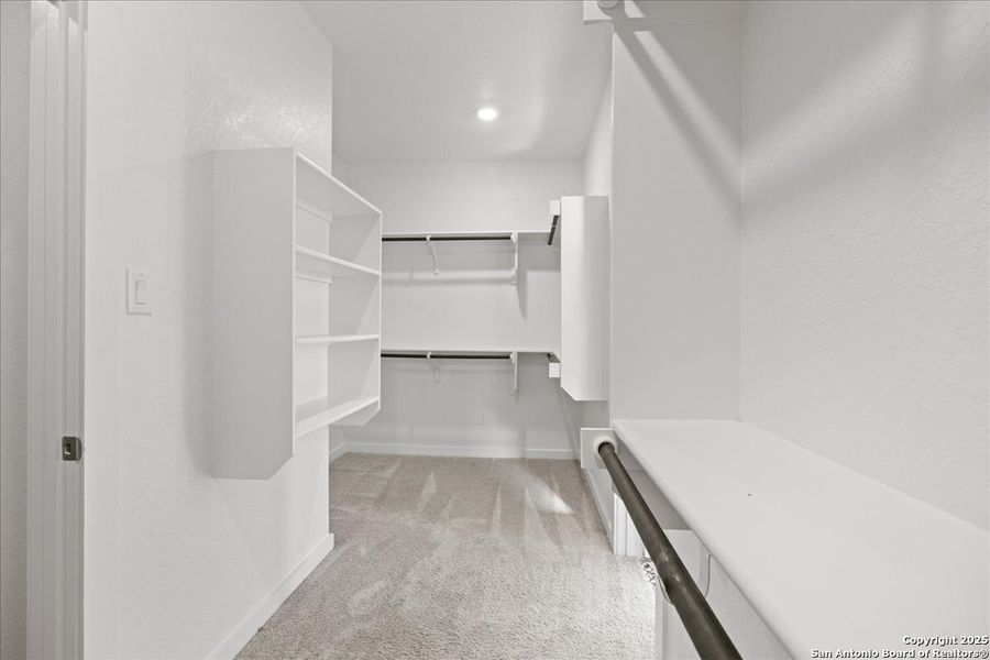 Spacious, unfurnished interior of a new home in August Fields, New Braunfels (Image 12).