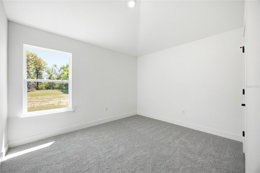 Spacious, unfurnished interior of a new home in Kirkland Farms, Alachua (Image 24).