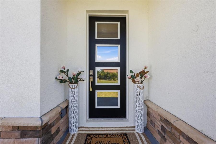 Exterior details and patio area of a home in , Port Charlotte (Image 31).