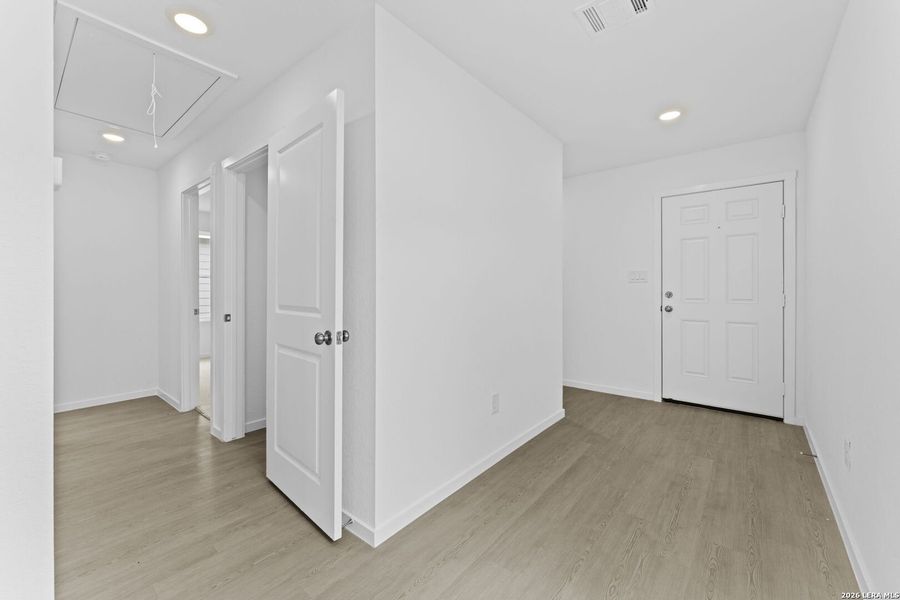 Spacious, unfurnished interior of a new home in Spring Grove, St. Hedwig (Image 21).