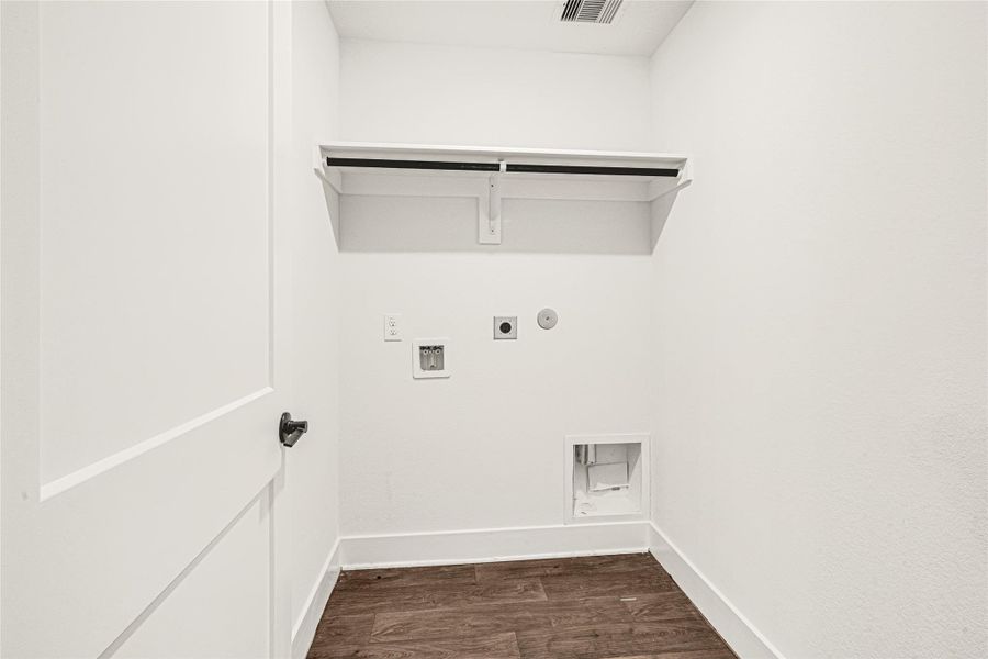 Spacious, unfurnished interior of a new home in Stonebrooke, Conroe (Image 12).