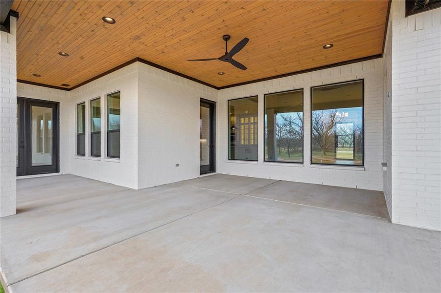 Exterior details and patio area of a home in Pecan Plantation, Granbury (Image 3).