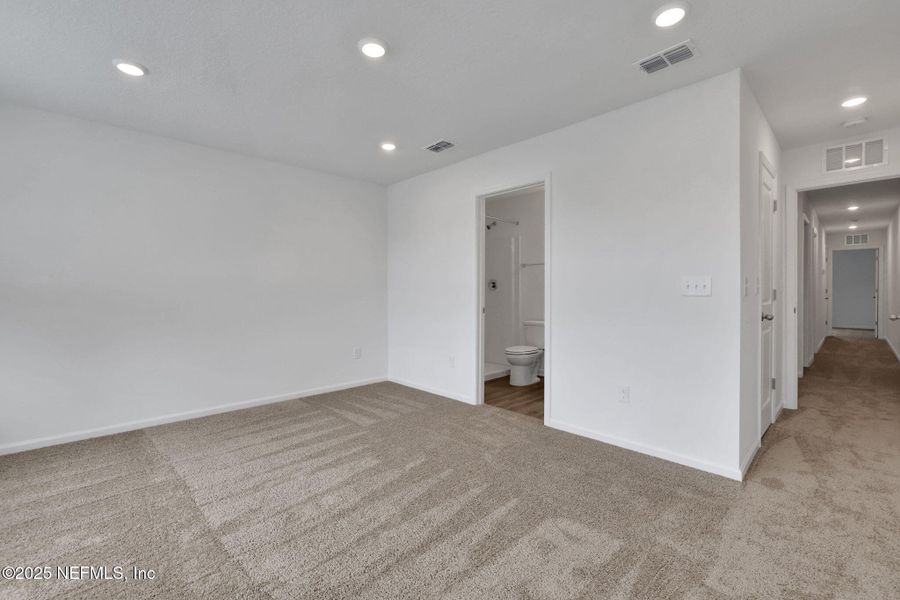 Spacious, unfurnished interior of a new home in Kasen Oaks, Jacksonville (Image 19).