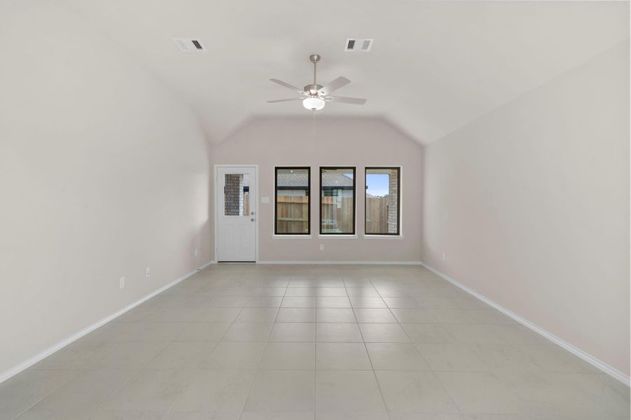 Spacious, unfurnished interior of a new home in The Trails 40', New Caney (Image 21).