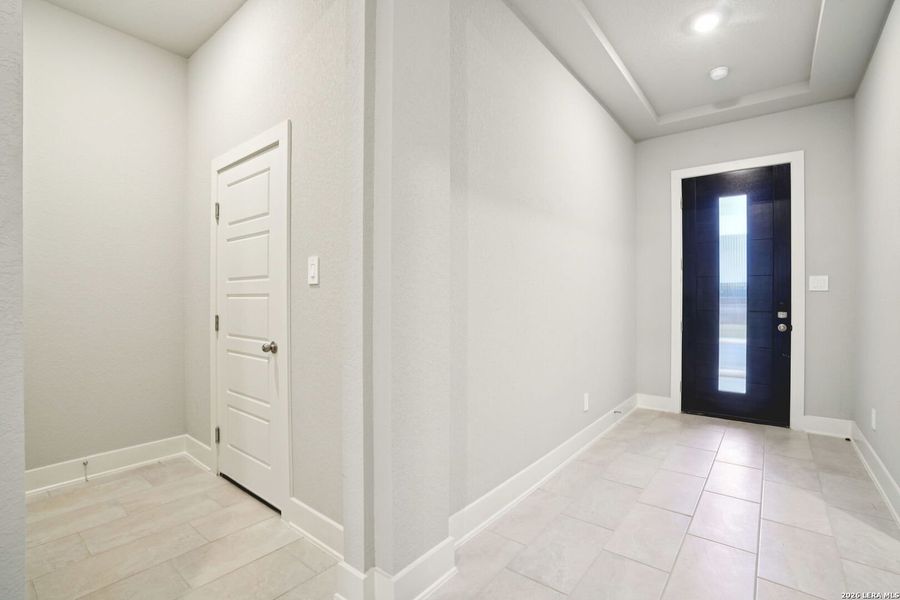 Spacious, unfurnished interior of a new home in Estancia Ranch - Classic Series, San Antonio (Image 22).