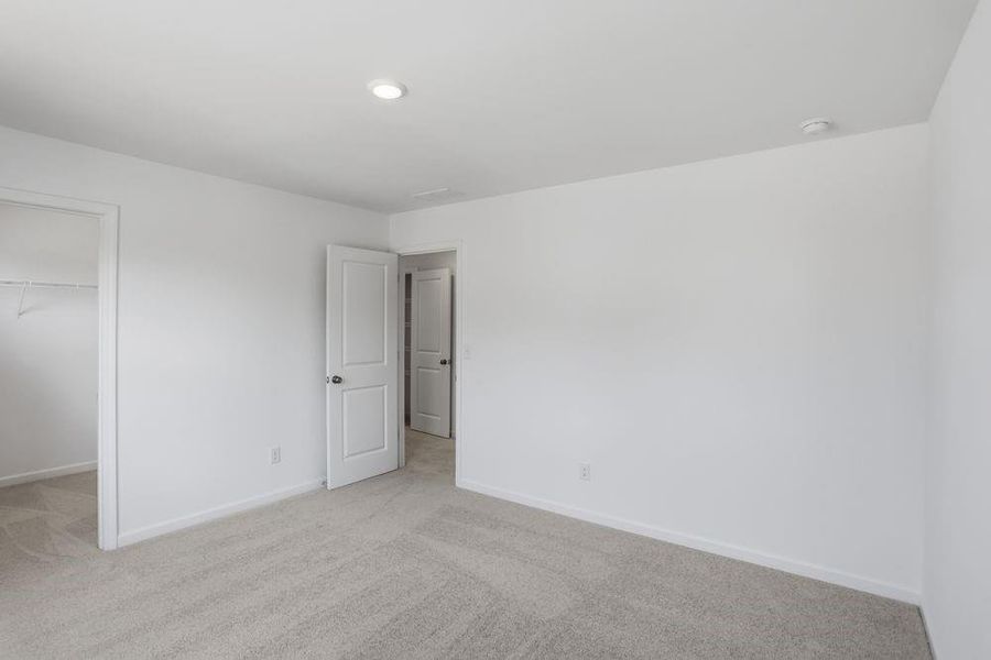 Spacious, unfurnished interior of a new home in Falls Creek, Flowery Branch (Image 21).